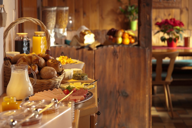 boulangerie-BRAS-min_breakfast_buffet_food_restaurant_meal_hotel_plate_fresh-718745